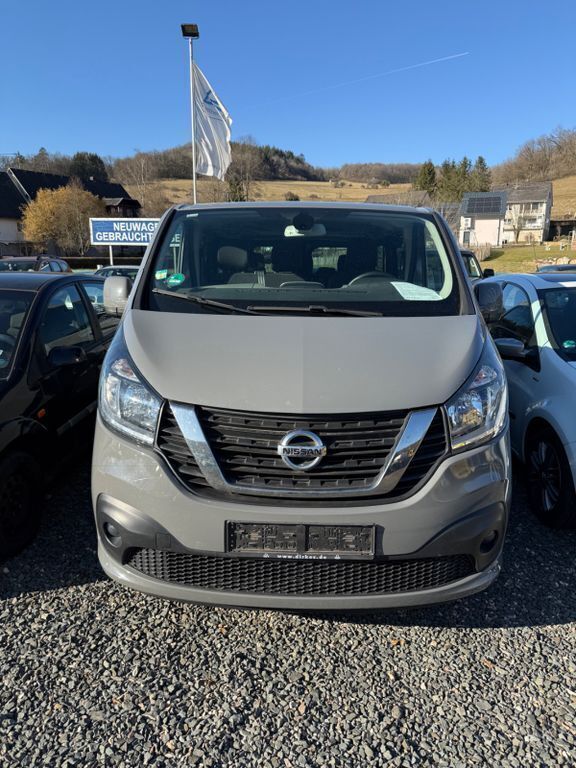 Grau Gebraucht 2018 Nissan NV300 Premium Edition Van | 17.990 € - Bild 1/3