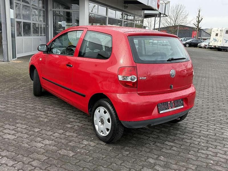 Second-hand VW Fox Basis 54 CP (39 kW) 2006 Roșu Hatchback