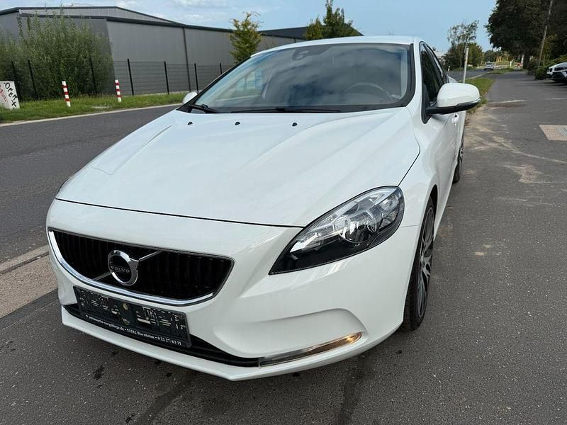 Weiß Gebraucht 2016 Volvo V40 Kinetic Kombi | 11.990 € (Guter Preis) - Bild 1/4