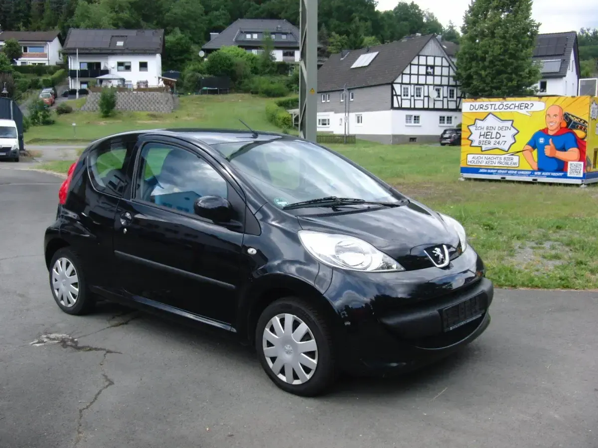 Gebraucht Peugeot 107 68 PS (50 kW) 2009 Schwarz Kleinwagen