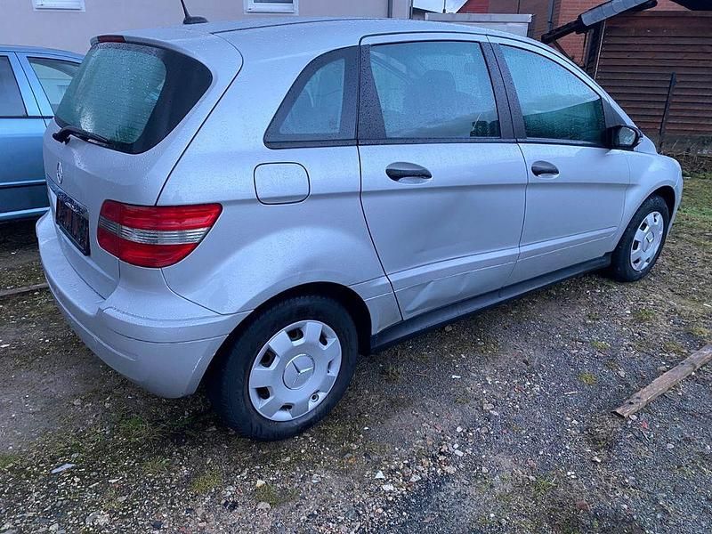 Gebraucht Mercedes B150 95 PS (69 kW) 2007 Silber Van / Kleinbus