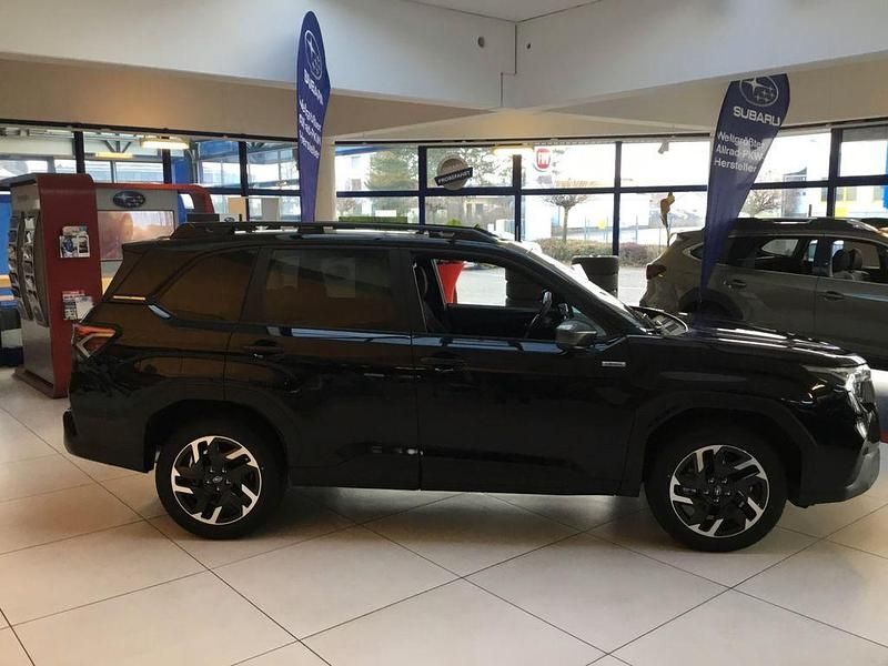 Neu Subaru Forester Active 136 PS (100 kW) 2025 Schwarz SUV