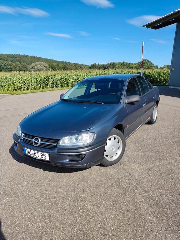 Grau Gebraucht 1997 Opel Omega Limousine | 2.500 € (Fairer Preis) - Bild 1/4