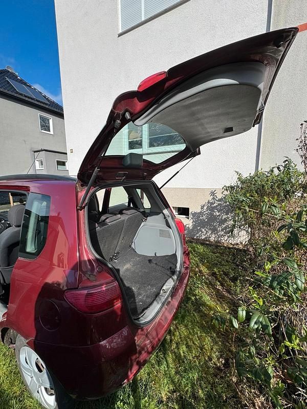 Second-hand Mazda 2 2003 Roșu Hatchback