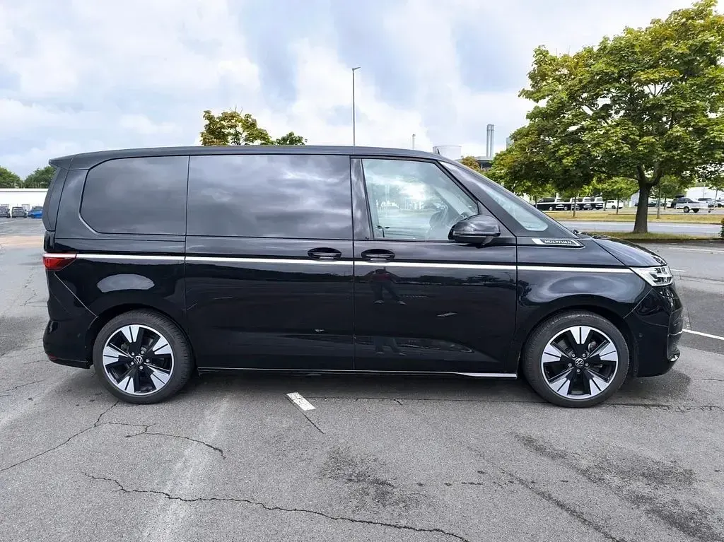 Gebraucht VW Multivan Style 204 PS (150 kW) 2023 Schwarz Van / Kleinbus