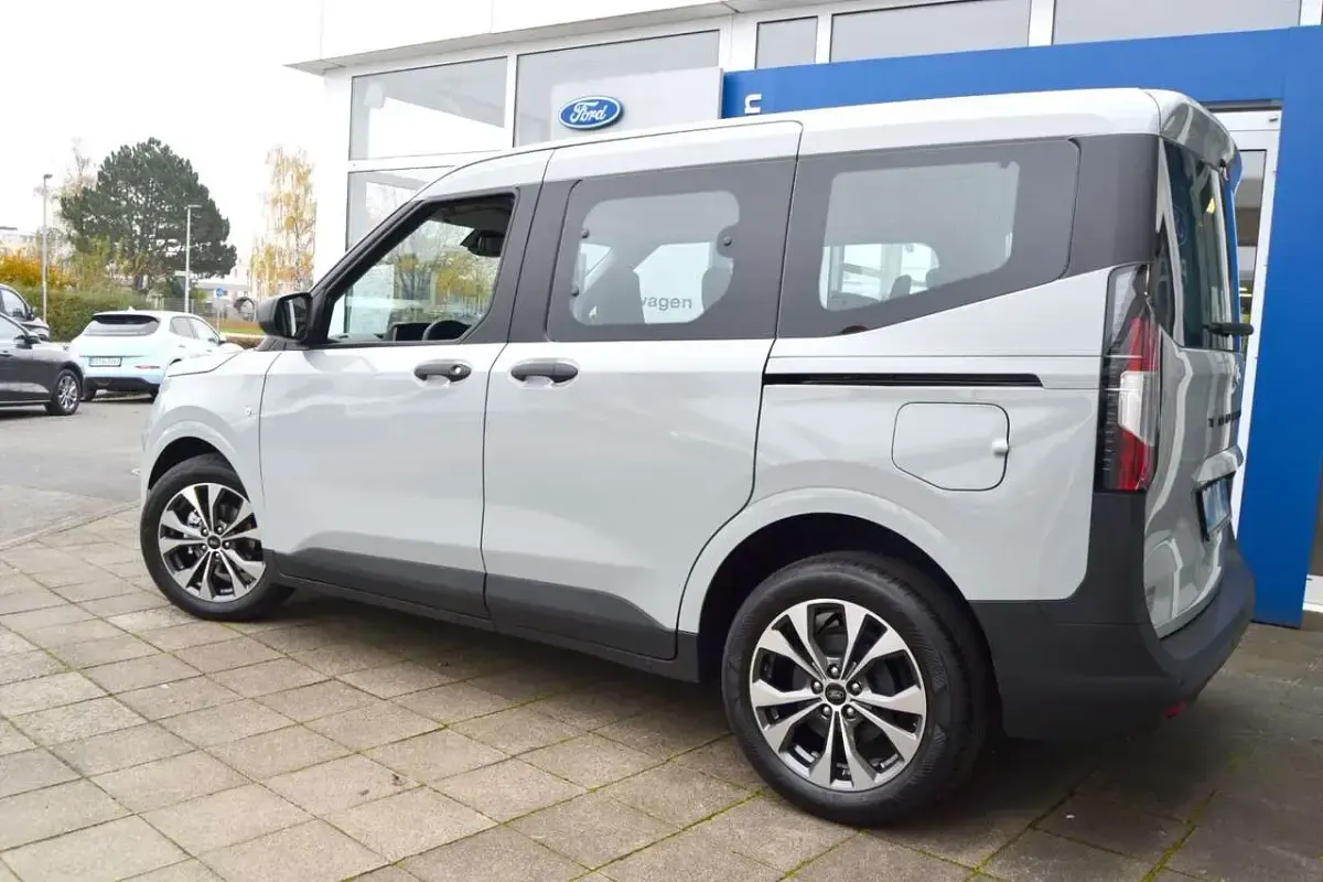 Gebraucht Ford Tourneo Courier Trend 125 PS (91 kW) 2024 Cactus grey Van / Kleinbus