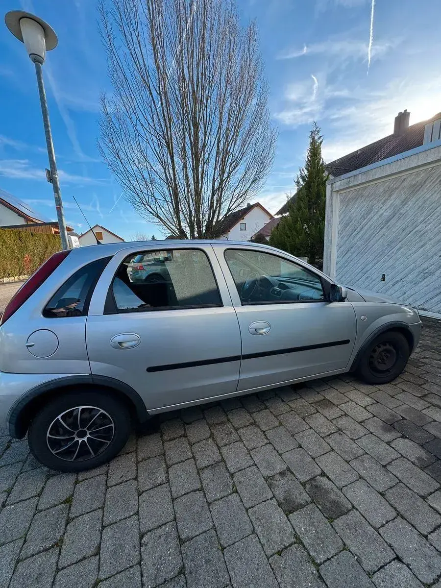 Gebraucht Opel Corsa 75 PS (55 kW) 2004 Silber Kleinwagen