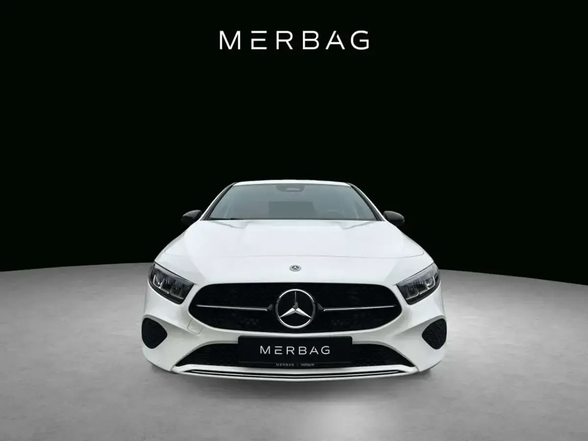 Gebraucht Mercedes A220 190 PS (139 kW) 2023 Unilack polarweiß Limousine