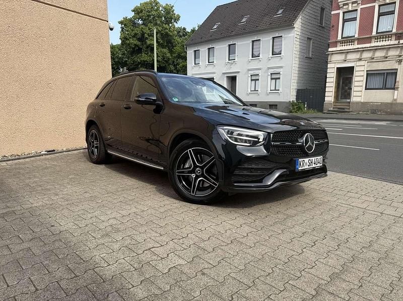 Schwarz Gebraucht 2020 Mercedes GLC200 SUV | 39.800 € (Etwas zu teuer) - Bild 1/4