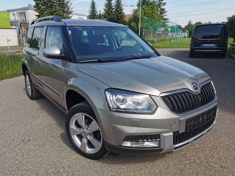 Cappuccinobeige metallic Gebraucht 2015 Skoda Yeti Elegance SUV | 7.850 € (Fairer Preis) - Bild 1/4