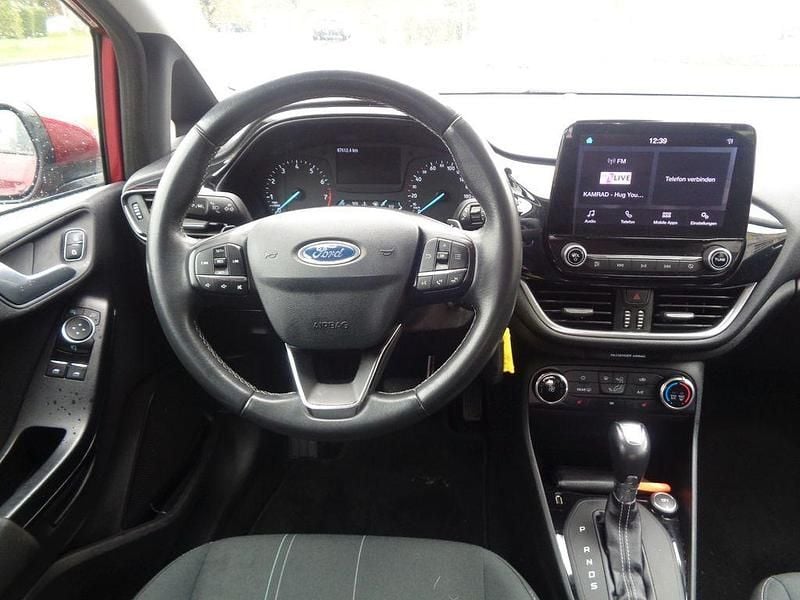 Gebraucht Ford Fiesta Cool & Connect 101 PS (74 kW) 2018 Rot Kleinwagen