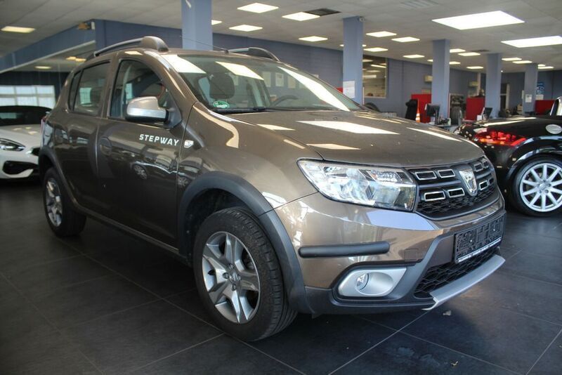 Braun Gebraucht 2019 Dacia Sandero Stepway Kleinwagen | 10.780 € (Etwas zu teuer) - Bild 1/4