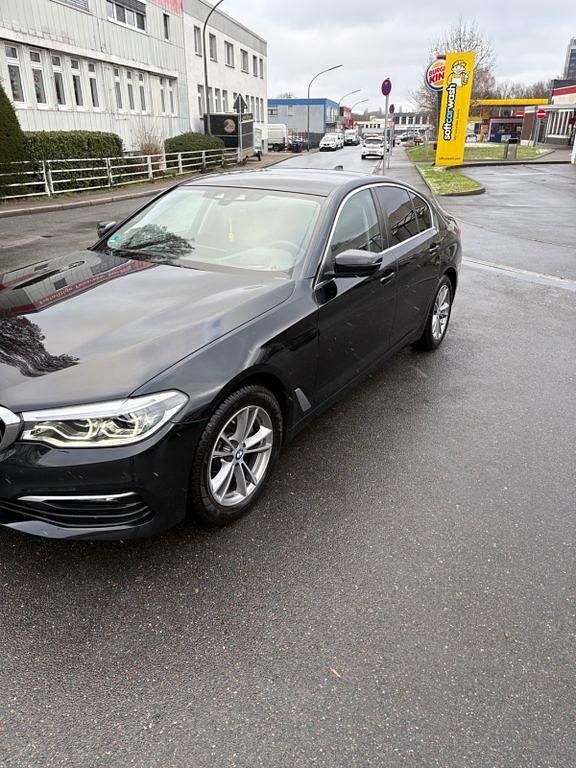 Gebraucht BMW 520 Luxury Line 190 PS (139 kW) 2019 Schwarz Limousine