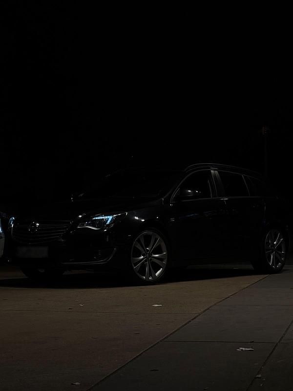 Gebraucht Opel Insignia 140 PS (102 kW) 2014 Schwarz Kombi