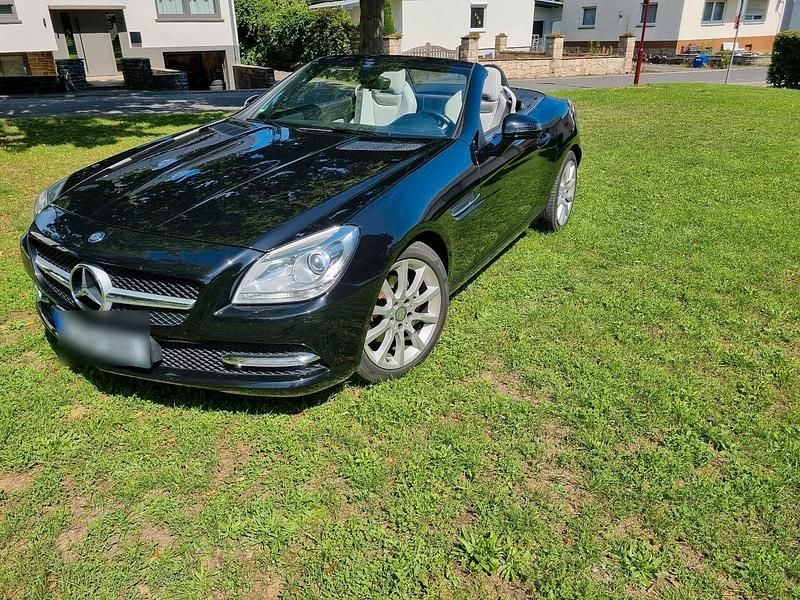 Schwarz Gebraucht 2012 Mercedes SLK200 Cabrio | 15.000 € - Bild 1/4