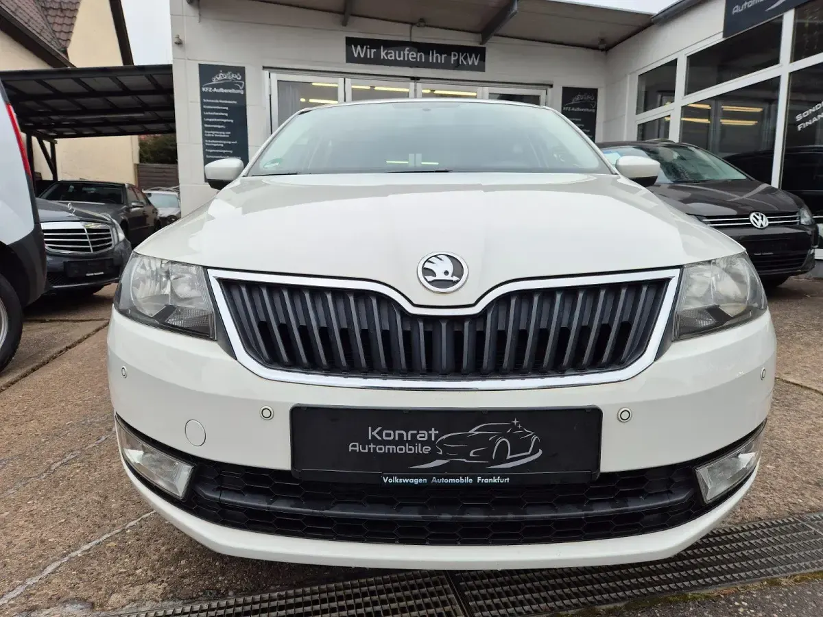 Gebraucht Skoda Rapid 87 PS (63 kW) 2012 Weiß Limousine
