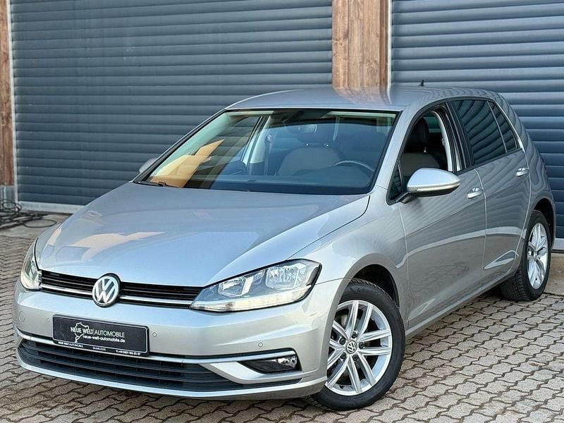 Silber Gebraucht 2019 VW Golf Comfortline Limousine | 12.200 € (Guter Preis) - Bild 1/4