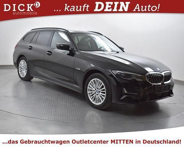 Schwarz Gebraucht 2022 BMW 330e Luxury Line Limousine | 26.950 € (Superpreis) - Bild 1/4