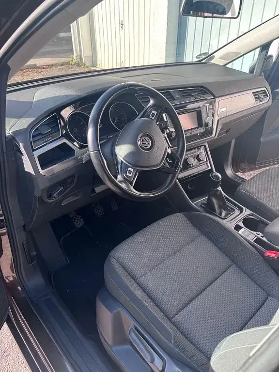 Gebraucht VW Touran Comfortline 105 PS (77 kW) 2016 Braun Van / Kleinbus