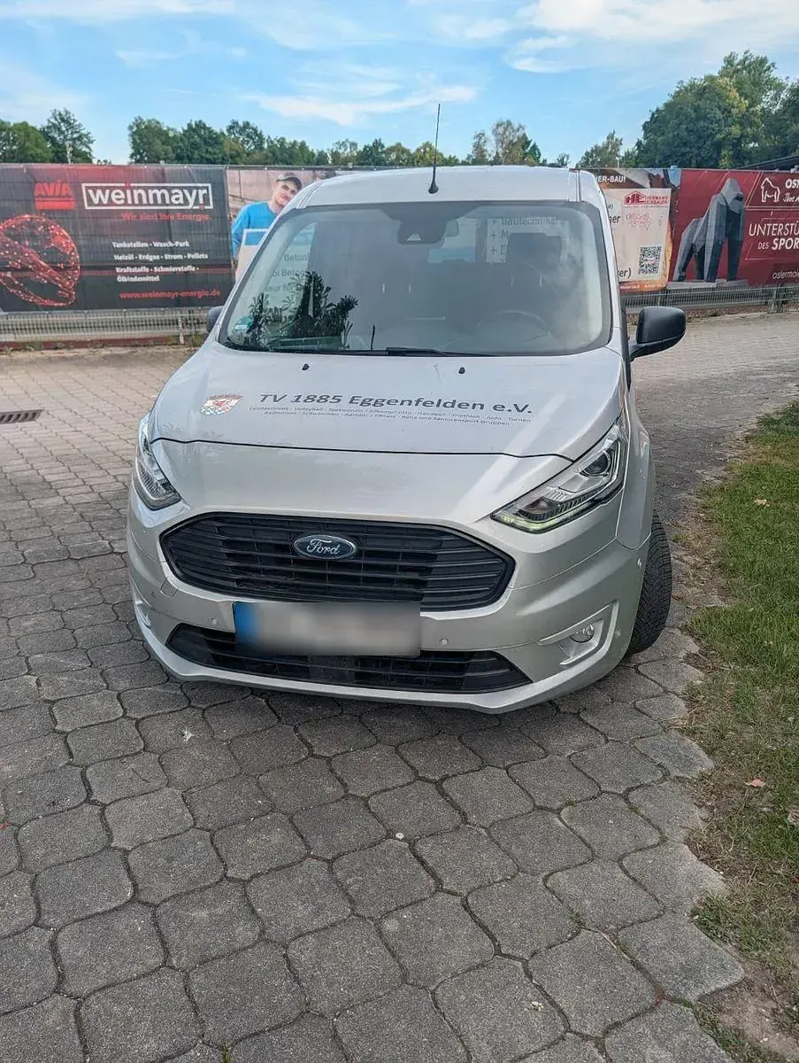Gebraucht Ford Tourneo Trend 120 PS (88 kW) 2018 Silber Van / Kleinbus