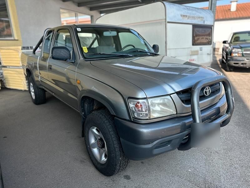 Gebraucht Toyota HiLux 102 PS (75 kW) 2001 Silber Pickup