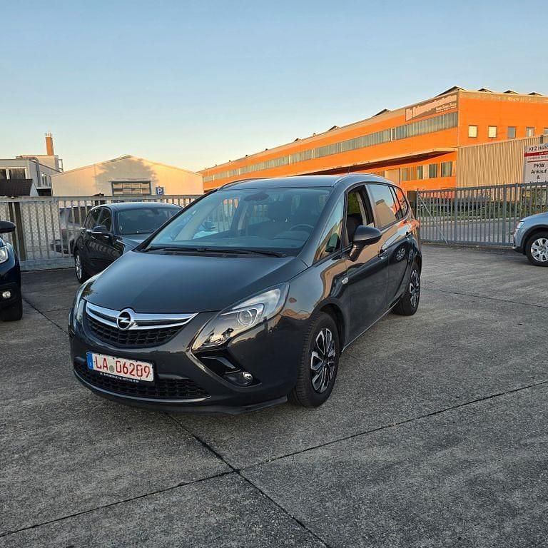 Grau Gebraucht 2014 Opel Zafira Tourer Style Van / Kleinbus | 8.999 € (Fairer Preis) - Bild 1/4