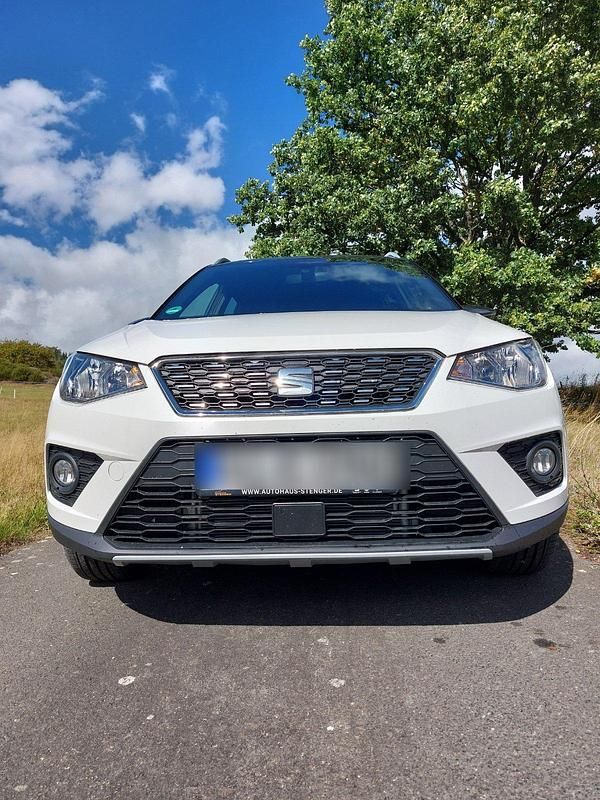 Weiß Gebraucht 2018 Seat Arona XCELLENCE SUV | 11.800 € (Guter Preis) - Bild 1/4