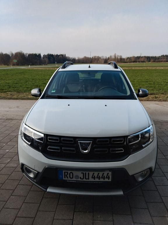 Gebraucht Dacia Sandero Stepway 90 PS (66 kW) 2016 Weiß Limousine