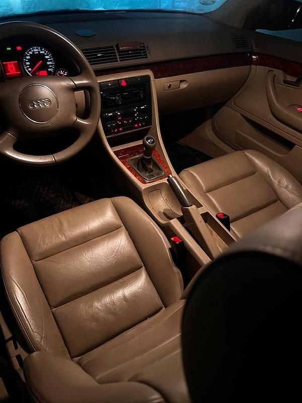 Second-hand Audi A4 131 CP (96 kW) 2001 Berlinǎ