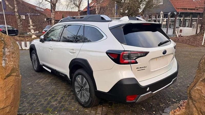 Neu Subaru Outback Platinum 169 PS (124 kW) 2026 Crystal white Kombi