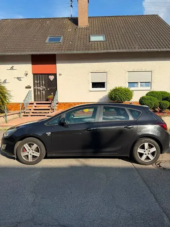 Gebraucht Opel Astra Color Edition 165 PS (121 kW) 2012 Schwarz Limousine