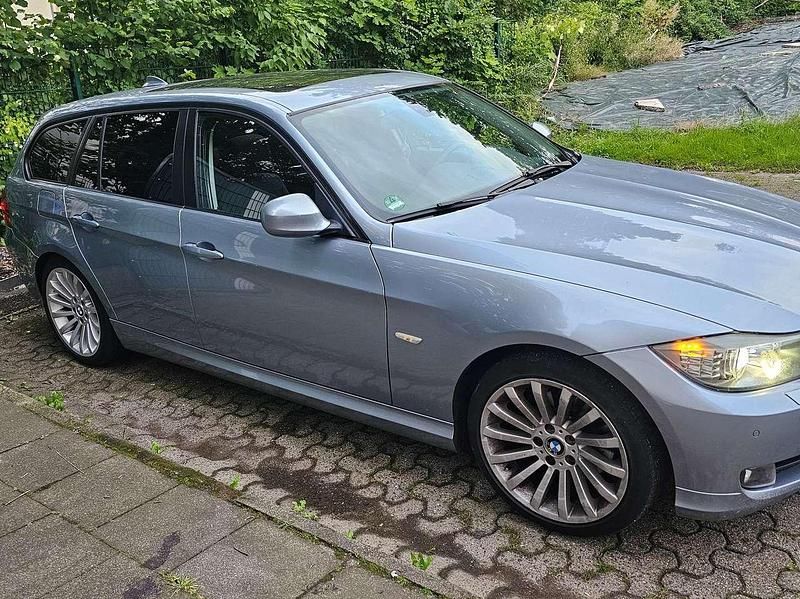 Blau Gebraucht 2011 BMW 320 Kombi | 5.500 € (Fairer Preis) - Bild 1/4