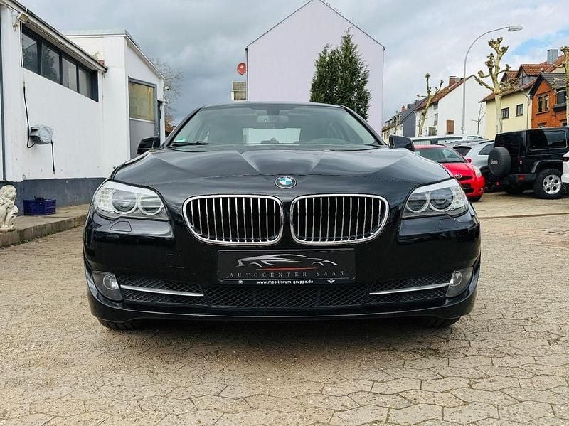 Gebraucht BMW 520 184 PS (135 kW) 2013 Saphirschwarz Limousine