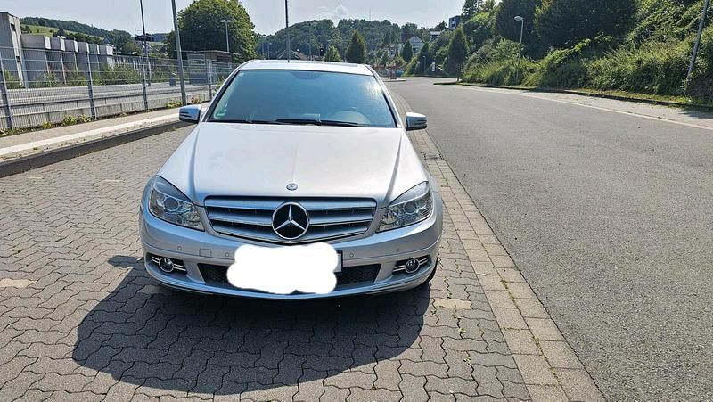 Grau Gebraucht 2010 Mercedes C180 Avantgarde Limousine | 5.950 € - Bild 1/4