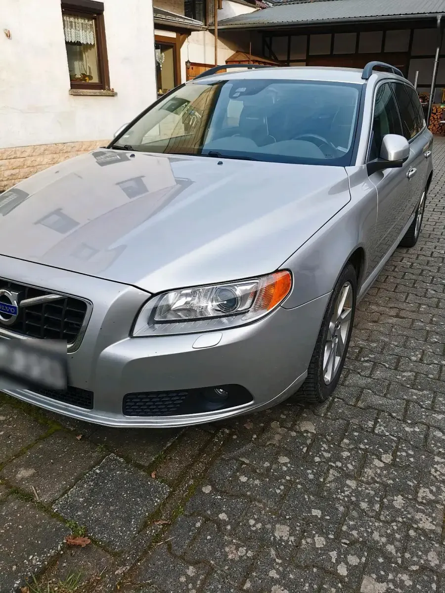 Gebraucht Volvo V70 Inscription 215 PS (158 kW) 2012 Silber Kombi