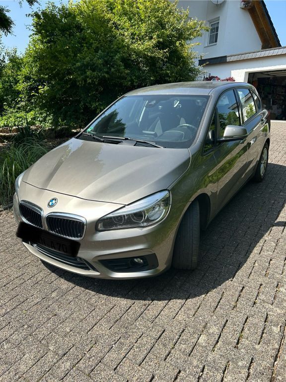 Beige Gebraucht 2016 BMW 218 Active Tourer Van / Kleinbus | 9.000 € (Superpreis) - Bild 1/4