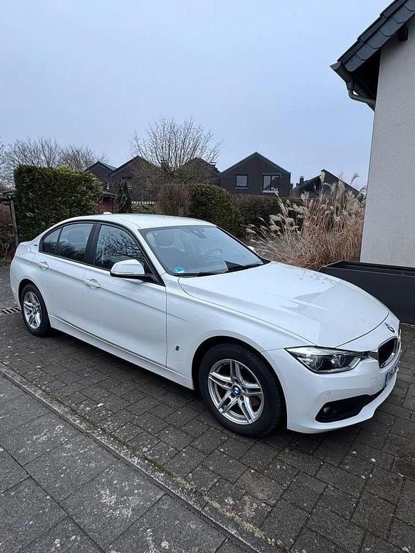 Second-hand BMW 330e Advantage 252 CP (185 kW) 2018 Alb Berlinǎ