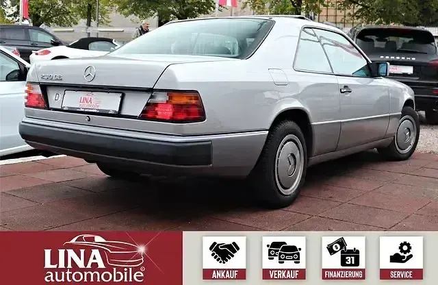 Gebraucht Mercedes 230 132 PS (97 kW) 1991 Silber Coupé