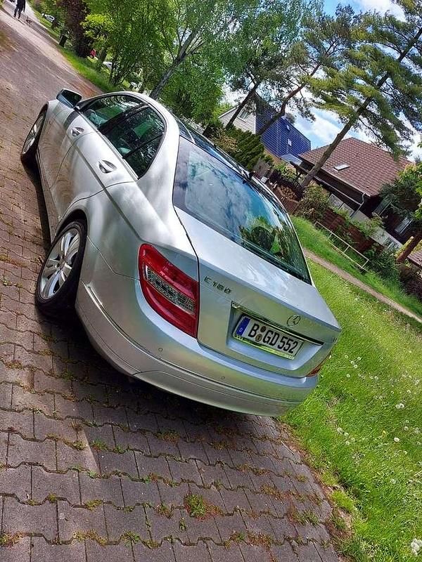 Grau Gebraucht 2011 Mercedes C180 Limousine | 8.750 € (Guter Preis) - Bild 1/4