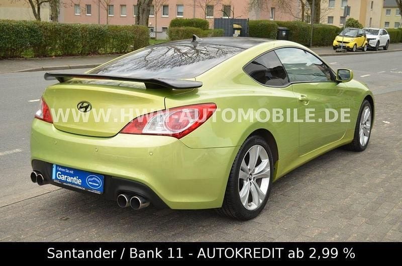 Second-hand Hyundai Genesis 213 CP (156 kW) 2010 Verde Coupe