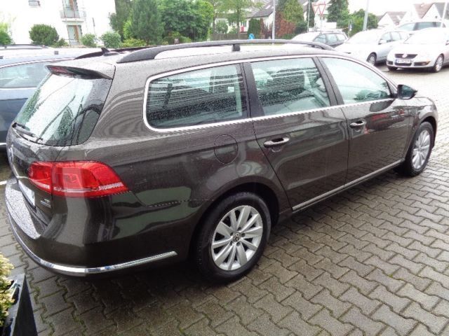 Gebraucht VW Passat Comfortline 105 PS (77 kW) 2014 Schwarz metallic Kombi