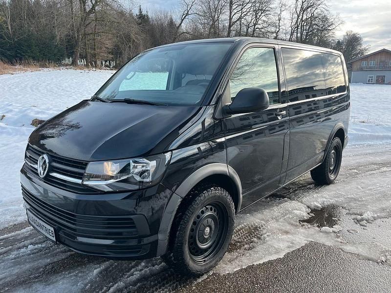Schwarz Gebraucht 2018 VW Multivan Van | 22.990 € (Superpreis) - Bild 1/4