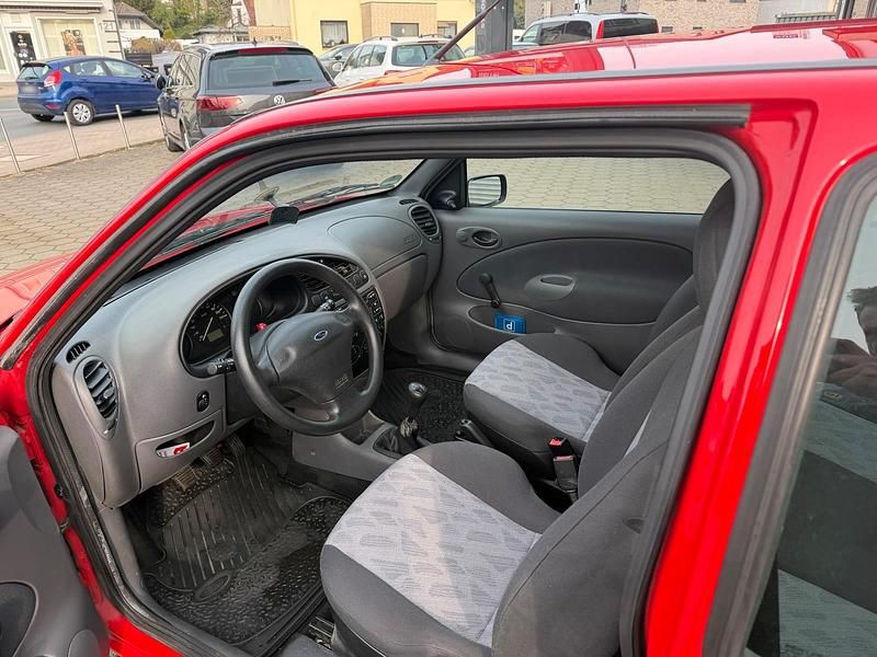 Gebraucht Ford Fiesta 50 PS (36 kW) 2000 Rot Kleinwagen