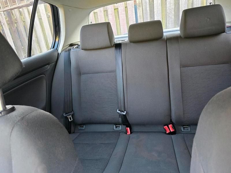 Gebraucht VW Golf V 105 PS (77 kW) 2004 Schwarz Kleinwagen