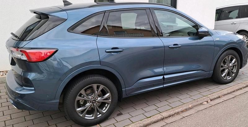 Gebraucht Ford Kuga ST-Line 120 PS (88 kW) 2022 Blau SUV