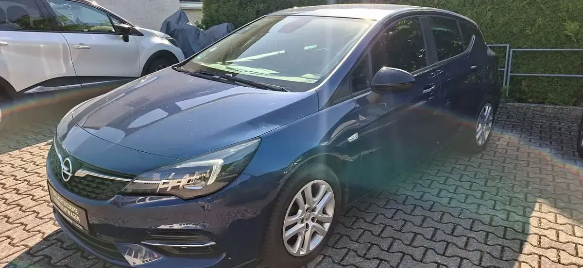Używany Opel Astra Edition+ 110 KM (80 kW) 2021 Niebieski Sedan/Limuzyna
