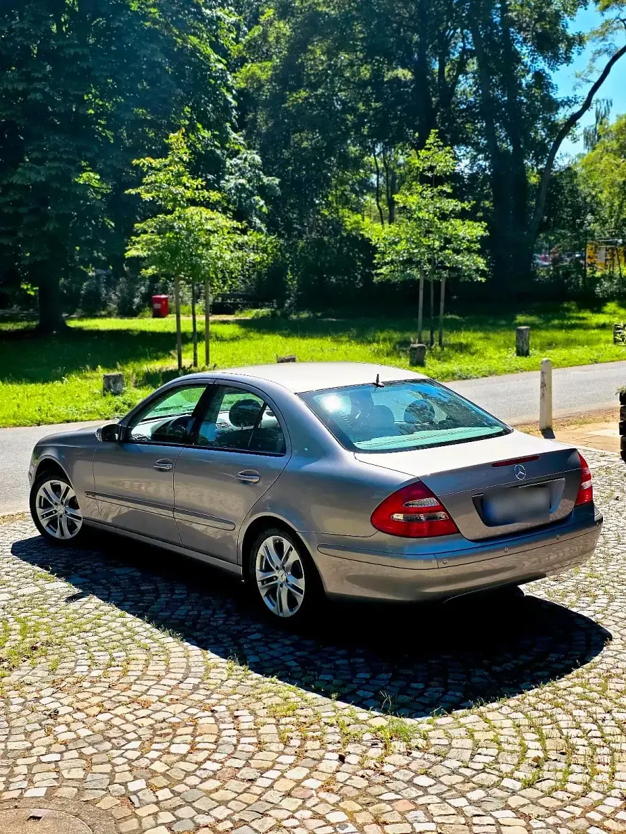 Gebraucht Mercedes E320 204 PS (150 kW) 2005 Grau Limousine