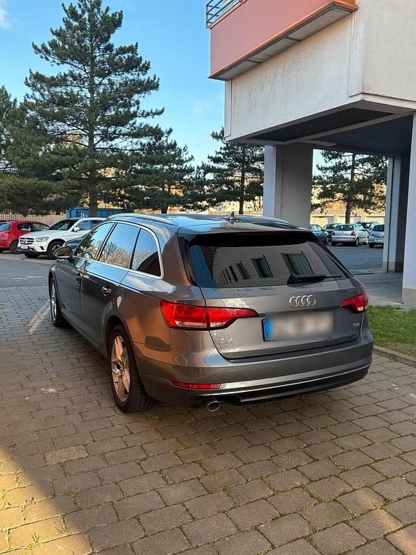 Gebraucht Audi A4 Comfort 150 PS (110 kW) 2018 Grau Kombi