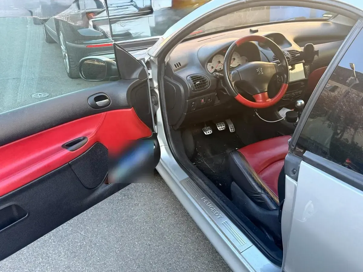 Gebraucht Peugeot 206 CC 109 PS (80 kW) 2002 Silber Cabrio