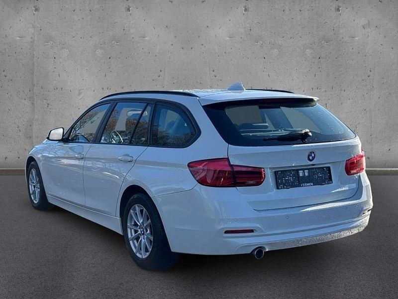 Gebraucht BMW 318 Advantage 150 PS (110 kW) 2019 Weiss Kombi